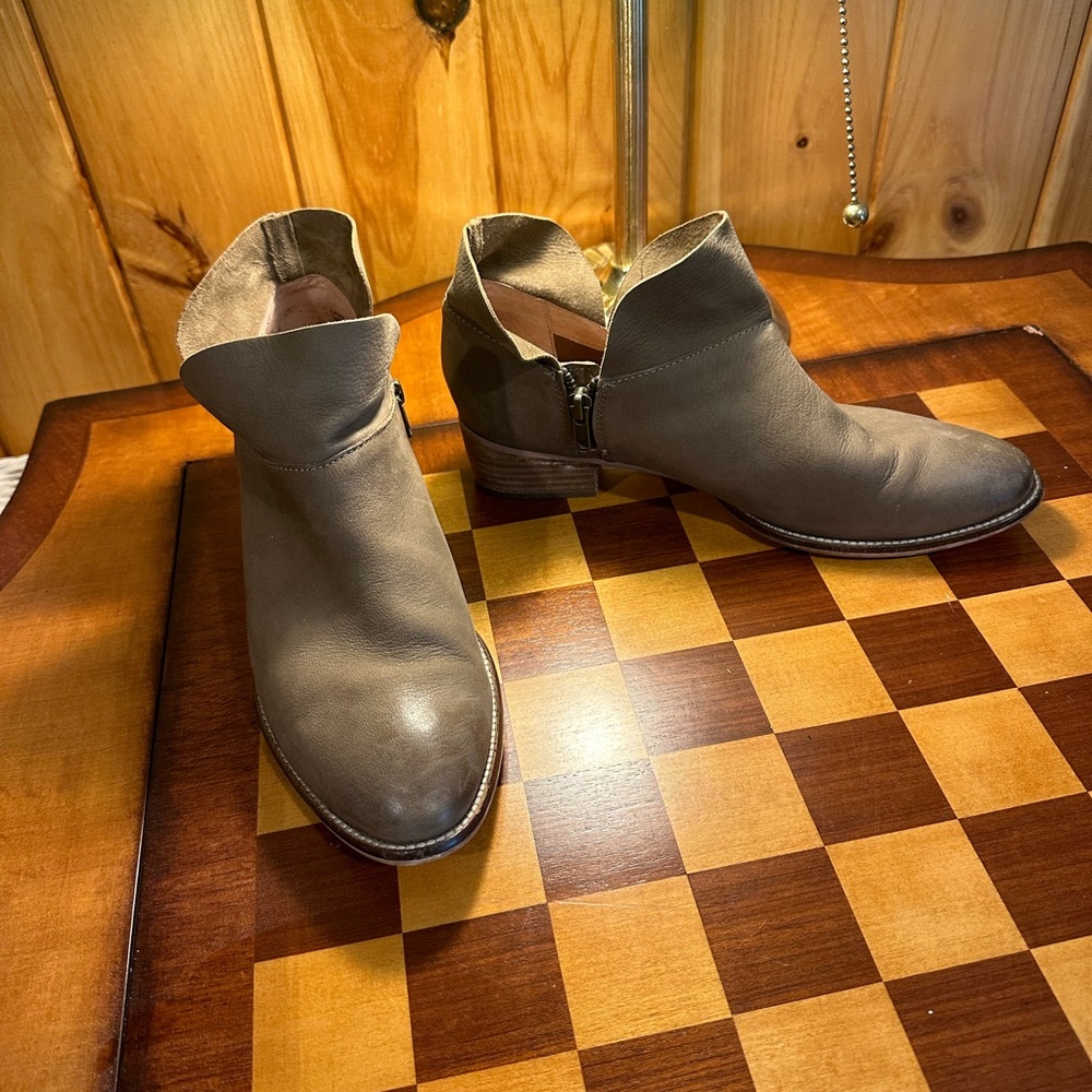Women’s boots. Size 10. Stylish with jeans.  Comfortable.